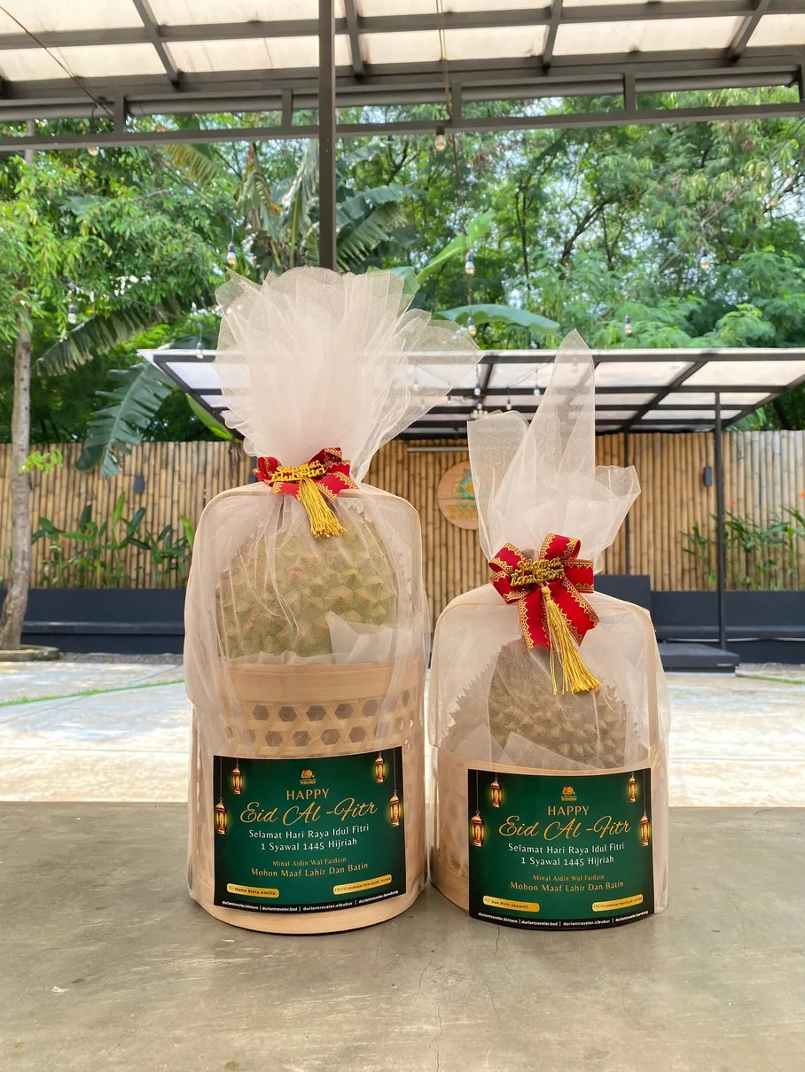 Hampers durian dengan pita merah